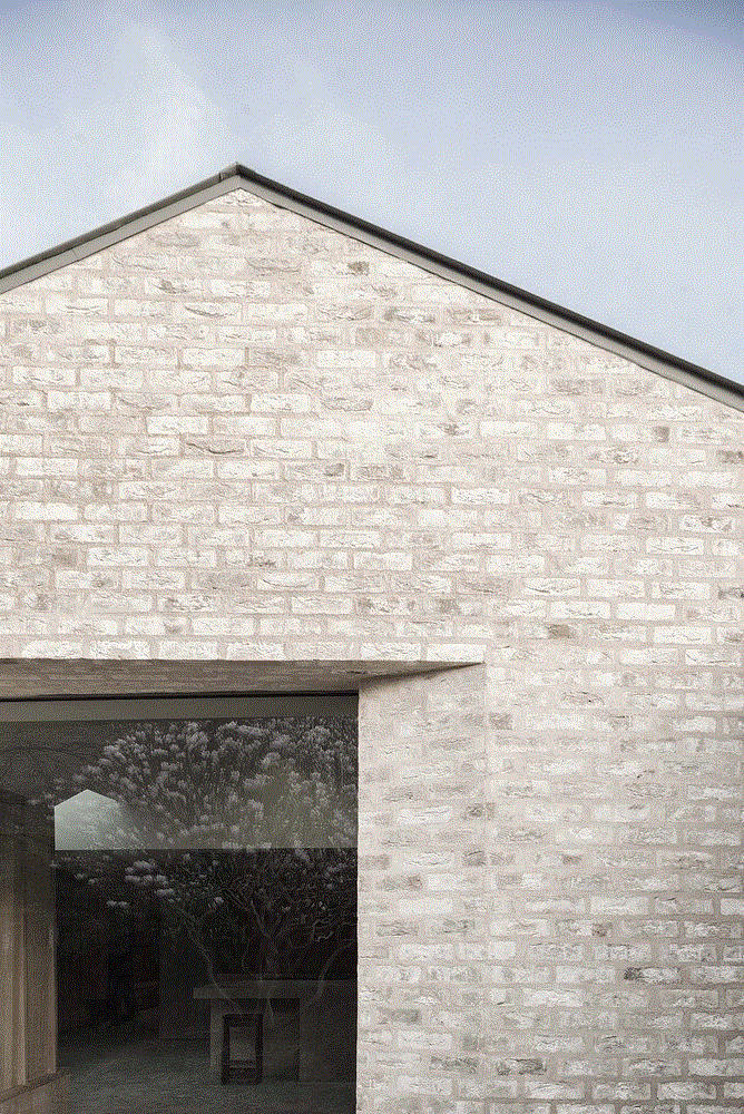Kew gyvenamasis namas is naturalaus betono ir medzio (3)